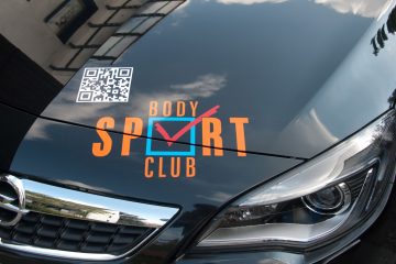 Nahaufnahme des bunten Body Sport Club Logos