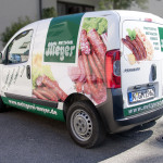 Großfläche Folierung des Lieferwagens der Metzgerei Meyer mit ansprechenden Food-Aufnahmen und großem Logo