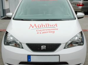 Folierung einer Motorhaube der Firma Mühlhof Catering