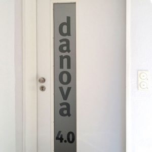 Danova Beklebte Eingangstür