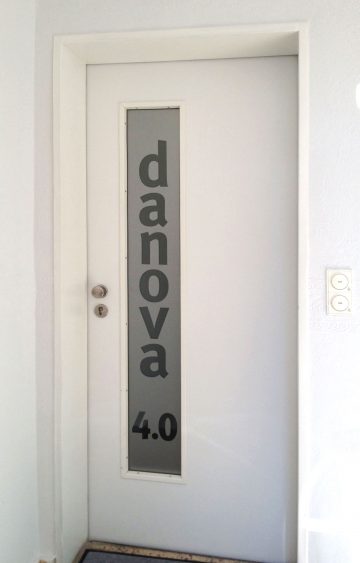 Danova Beklebte Eingangstür