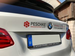 Logobeklebung eines BMW