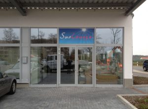 Schaufensterbeklebung SunLounge Boxdorf