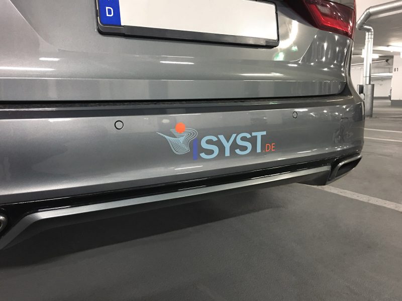 Minimalistische Fahrzeugbeklebung für die Firma Isyst