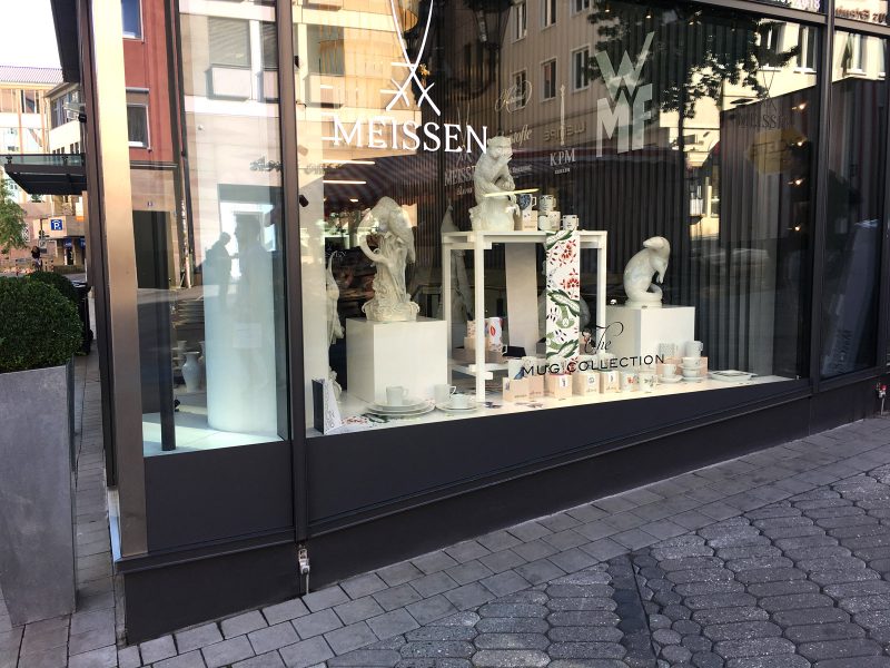 Schaufensterfolierung - Minimalistische Schaufensterfolierung von Meissen in Nürnberg
