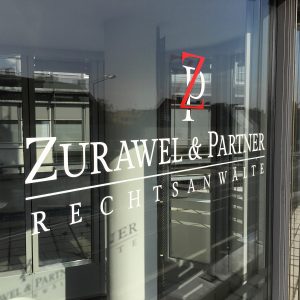 Sichtschutz - Fensterbeschriftung mit dem Logo aus Plotterfolie für Zurawel und Partner