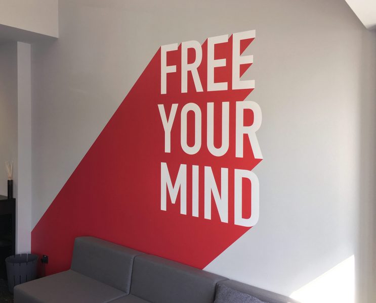Wandbeklebung - "FREE YOUR MIND" Wandtattoo bei Design Offices