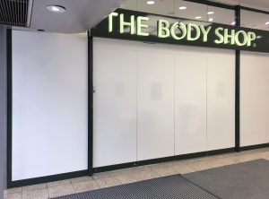 Sichtschutz - Vollfolierung eines Body Shop Ladens in Nürnberg