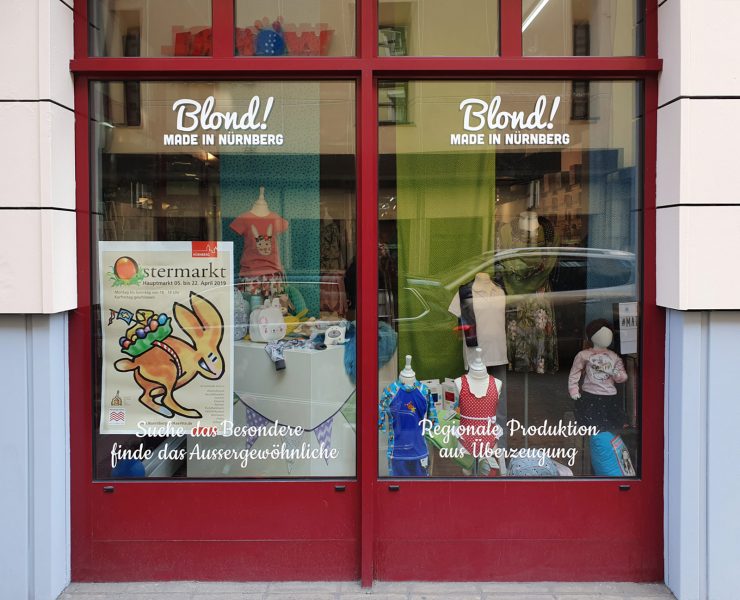Schaufensterbeklebung - Schaufenster mit neuer Folienbeschriftung von Blond! Made in Nürnberg