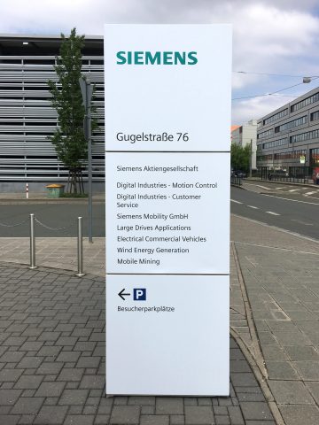 Neufolierung einer kompletten Siemensstele in der Gugelstraße 76