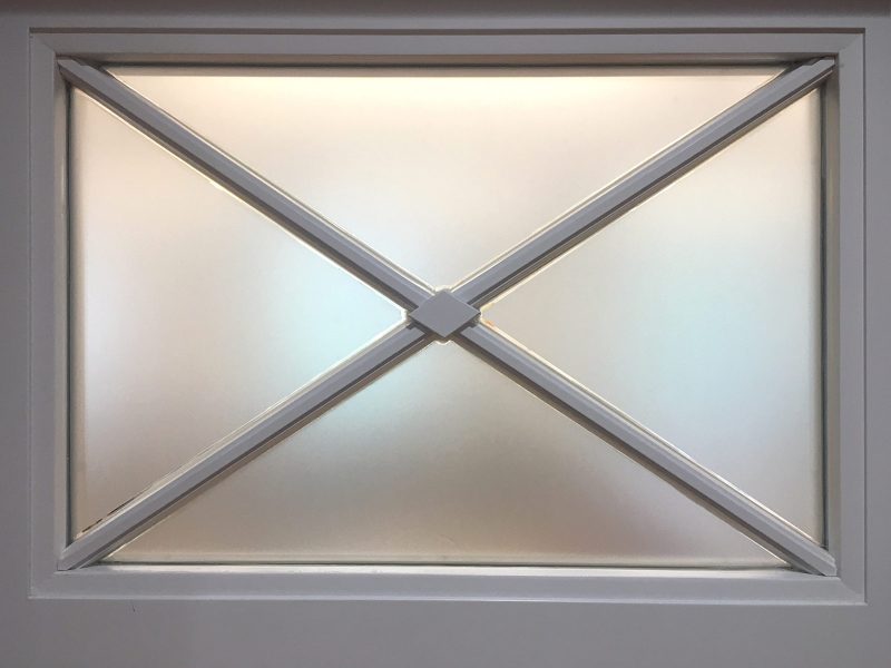 Sichtschutzbeklebung - Folierung eines alten Fensters mit Sonderflächen aus Glasdekor