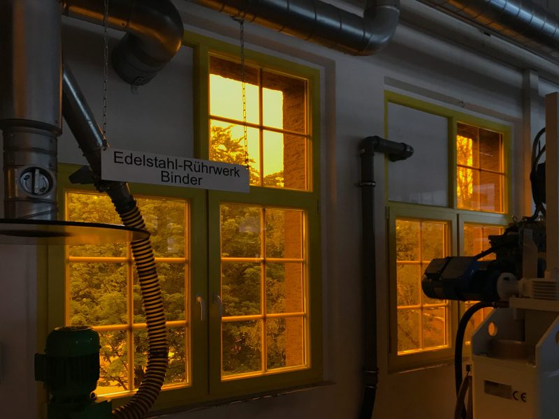 UV-Schutz-Folierung - Fenster mit UV-Schutzfolie in einer Fabrik bei Faber Castell