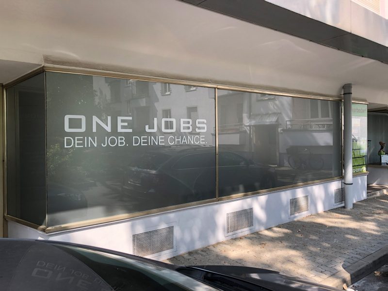 Schaufensterbeklebung - Fensterfrontbeklebung von One Jobs in Erlangen