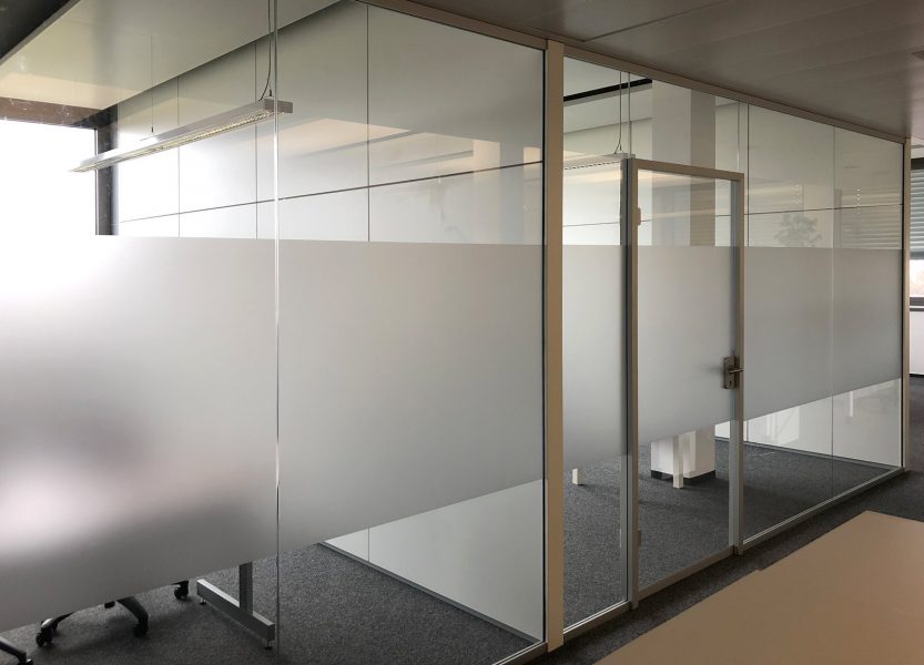 Sichtschutzfolierung - Büroglaswände mit einer Sichtschutzbeklebung aus Glasdekor