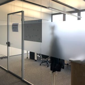 Sichtschutzfolierung - Büroglaswände mit einer Sichtschutzbeklebung aus Glasdekor