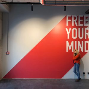 XXL Wandtattoo "Free Your Mind" bei Design Offices in Erlangen