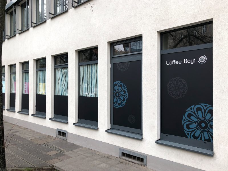 Café Folierung - folierte Fensterreihe von Coffee Bayt