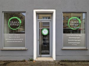 Schaufensterfolierung und Türfolierung von Simax Dienstleistungen in Nürnberg