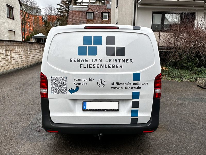 Fahrzeugbeklebung - Heckansicht mit frischer Beklebung auf einem weißen Mercedes Vito für den Fliesenleger Sebastian Leistner aus Nürnberg