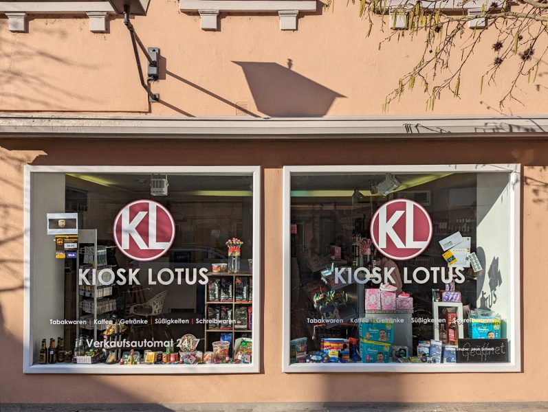 Schaufensterfolierung Kiosk Lotus
